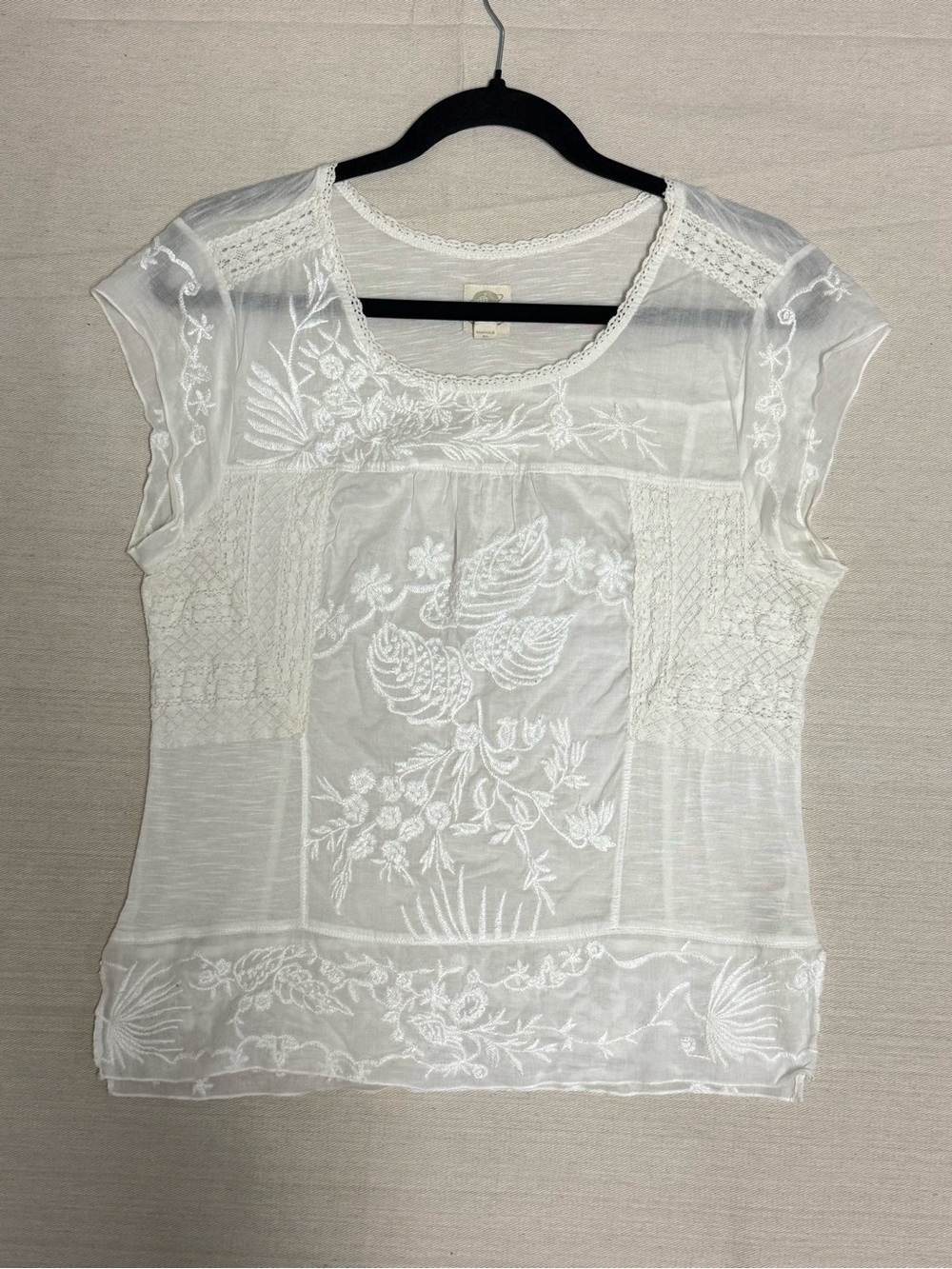 Nature Fabric - 💯 Cotton White Embroidered Short Sleeve Top Boho Feminine Light